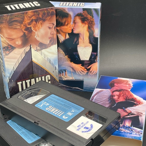 Titanic (1997) VHS Movie - Disaster, Romance, Drama - Picture 4 of 4